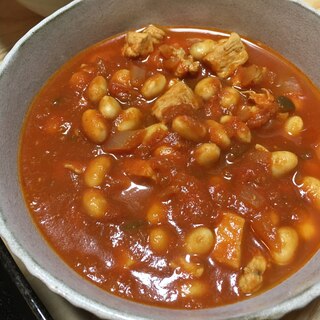 大豆と鶏肉のトマト煮込み